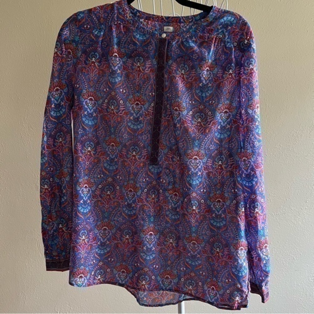 Ann Taylor Loft beautiful patterned blouse blue & orange shades. Sz M. EUC.